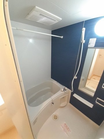 バス・シャワールーム　落ち着いた空間のお風呂です