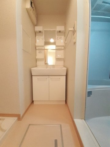 洗面設備　コンパクトで使いやすい洗面所