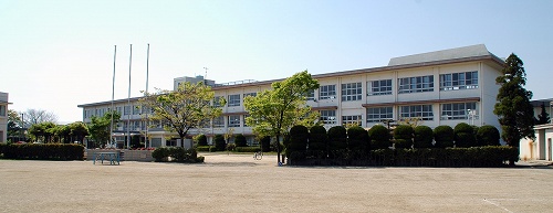 小学校　碧南市立日進小学校（小学校）まで566m