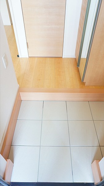 玄関　※別タイプ写真