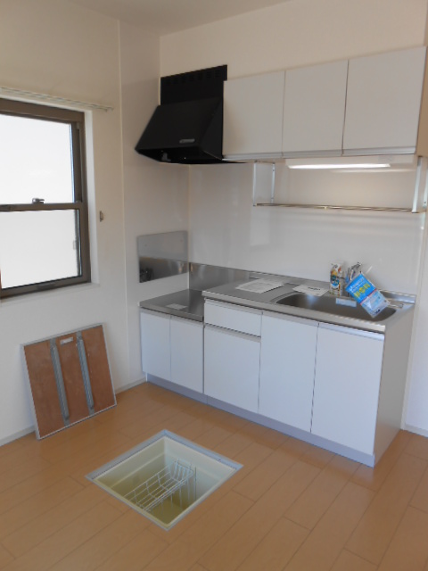 キッチン　ガスコンロ（２口）対応・床下収納庫完備