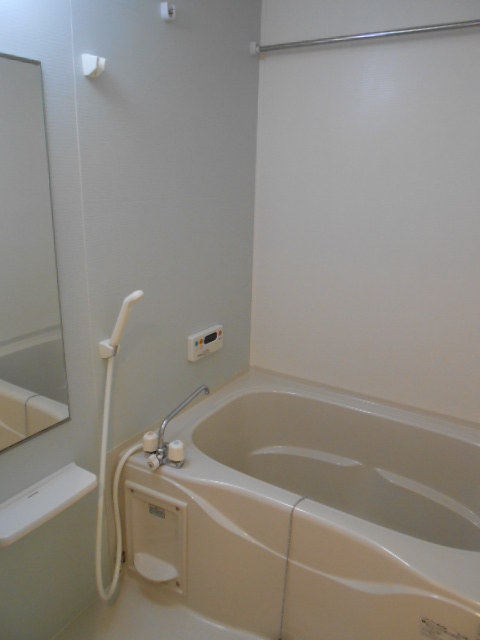 バス・シャワールーム　追焚機能付浴槽・浴室乾燥機完備