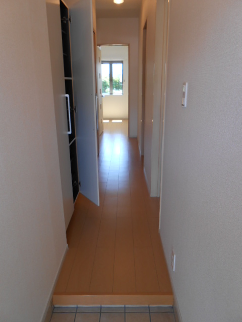 玄関　天井高シューズクローゼット・玄関収納庫完備