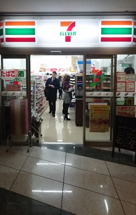 コンビニ　セブンイレブン六本木ティーキューブ店（コンビニ）まで291m