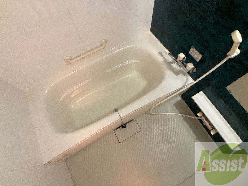 バス・シャワールーム　ユニットバスです。疲れを癒すのに欠かせませんね！