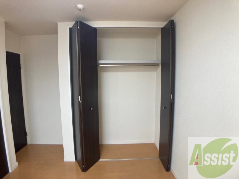 収納　寝室の収納です。部屋がすっきり片付きます。