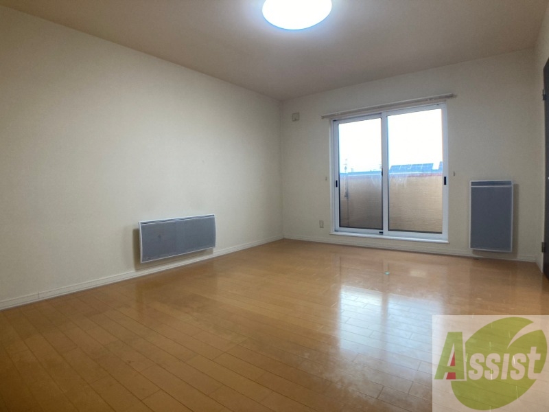 居室・リビング　広くてキレイなお部屋が広がっていて、充実した生活が送れそう。