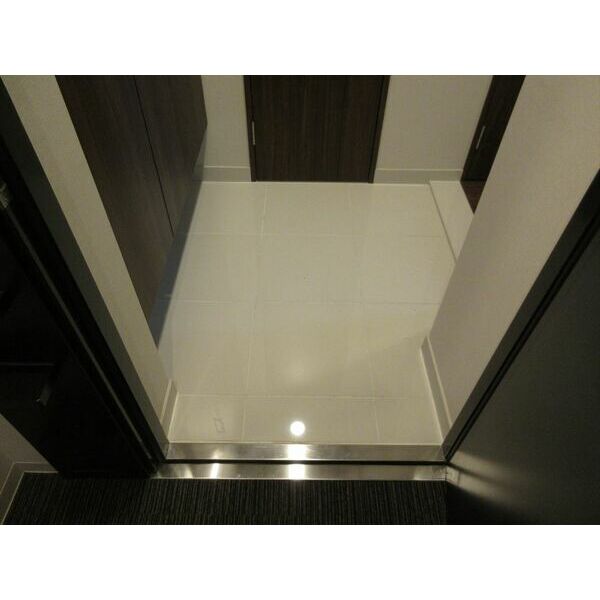 玄関　※別室の参考写真の為、現況優先です。