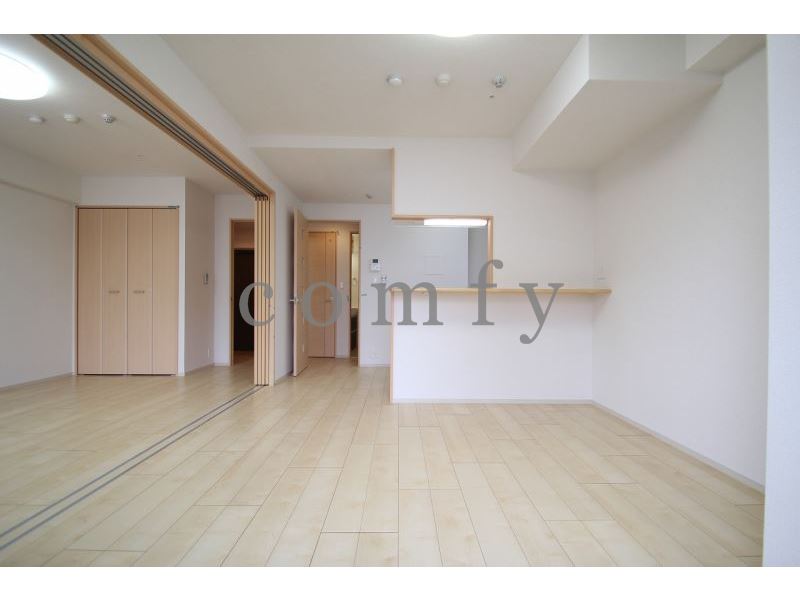 居室・リビング　バルコニー側から・リビング