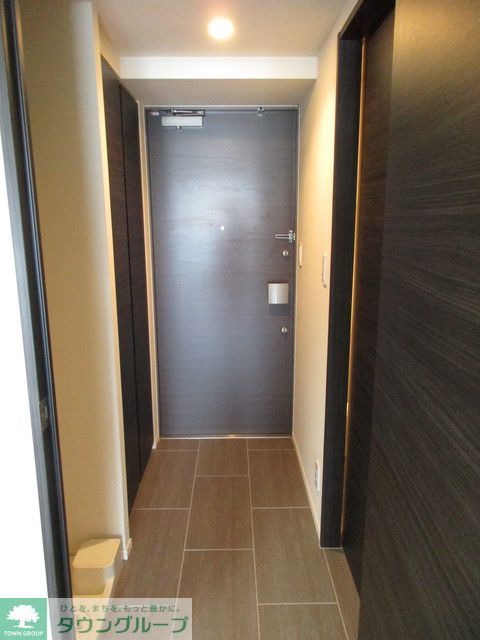 玄関　Aタイプ2017年5月撮影 同タイプ907号室の写真です。