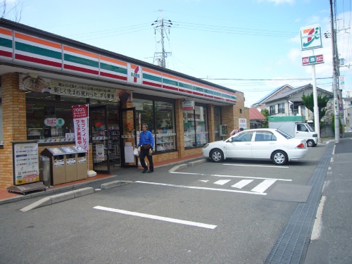 コンビニ　セブンイレブン（コンビニ）まで50m