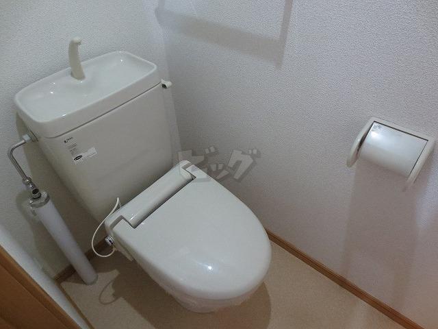 トイレ　嬉しいウォシュレット付きのトイレ！便座温かいですよ♪