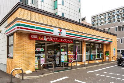 コンビニ　セブンイレブン札幌北5条店（コンビニ）まで87m