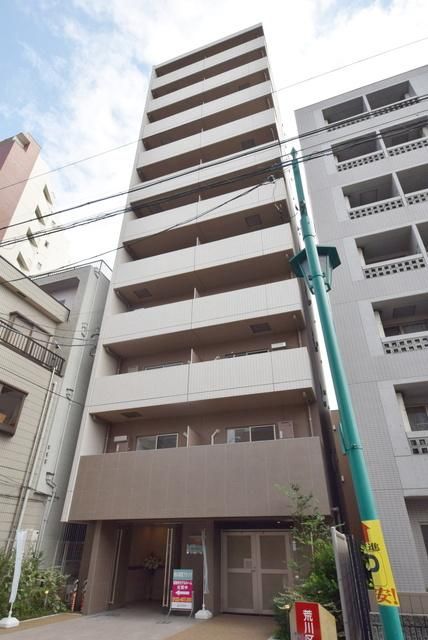建物外観　地上11階建て