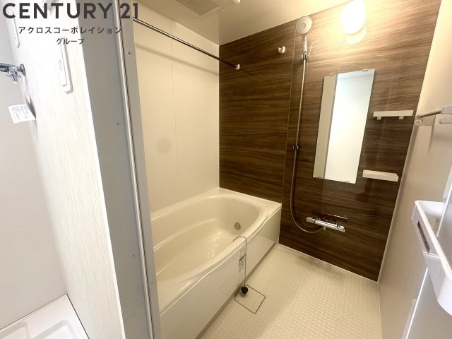 バス・シャワールーム　追い焚き機能・浴室乾燥機付きで便利