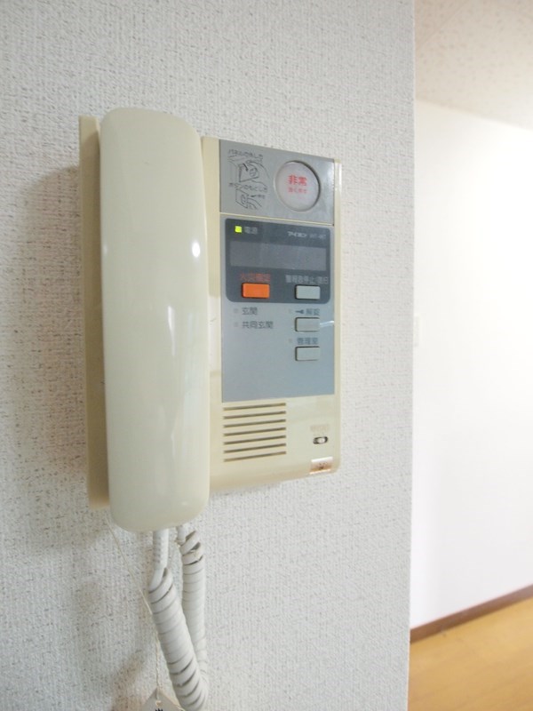 セキュリティ　エントランスにはオートロックあり。