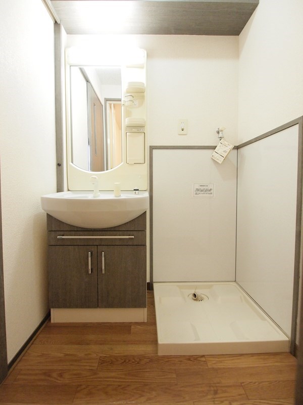 洗面設備　脱衣所あり。洗面も独立です。