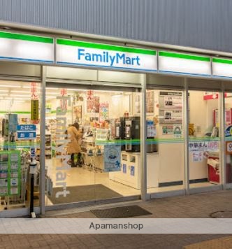 コンビニ　ファミリーマート西大井駅前店（コンビニ）まで145m