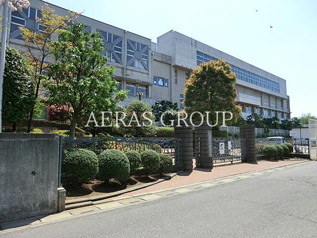 中学校　川口市立安行東中学校（中学校）まで823m