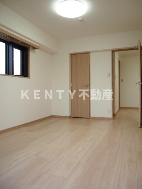 その他部屋・スペース　広くて明るい寝室