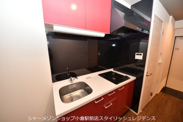 キッチン　キッチンの色は白です。