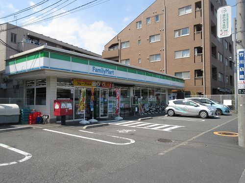 コンビニ　ファミリーマート　桜川三丁目店（コンビニ）まで141m