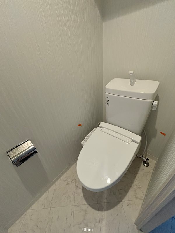 トイレ　※同タイプの別部屋の写真です。奇数偶数階で色味が異なりますの