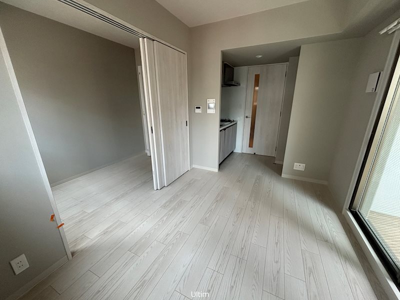 居室・リビング　※同タイプの別部屋の写真です。奇数偶数階で色味が異なりますの