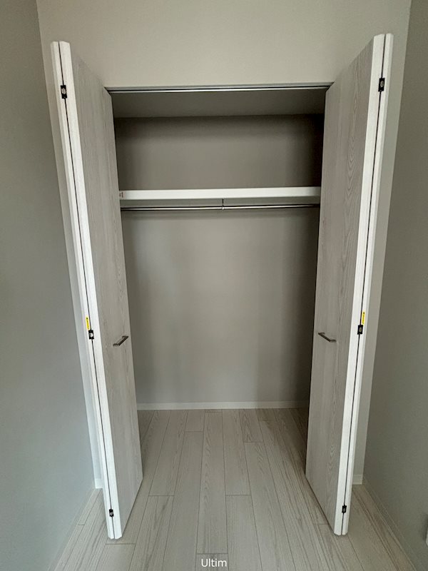 収納　※同タイプの別部屋の写真です。奇数偶数階で色味が異なりますの