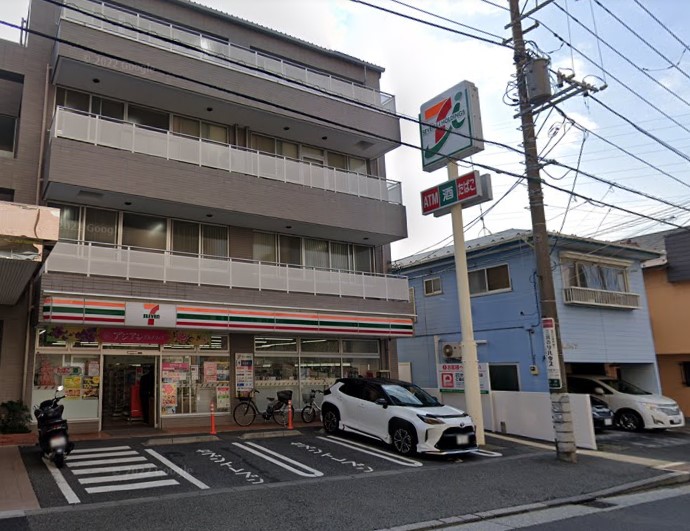 コンビニ　セブンイレブン（コンビニ）まで680m