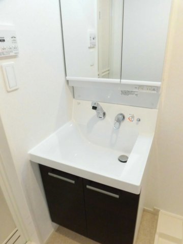 洗面設備　スペースが確保できる洗面所です