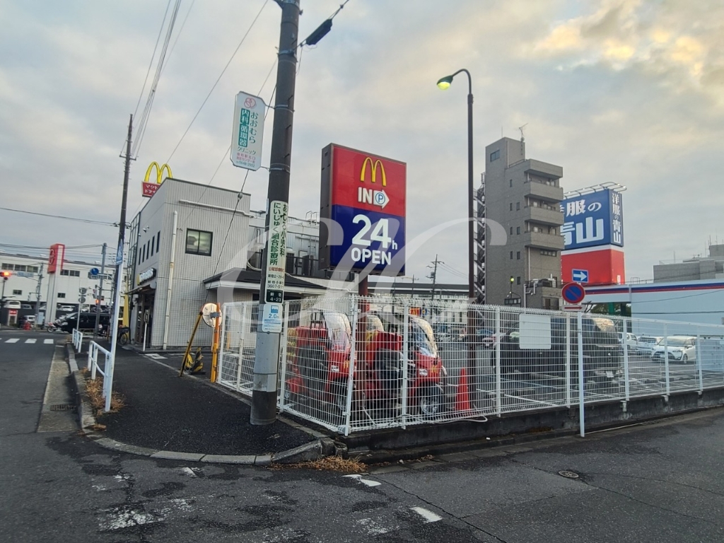 ショッピングセンター　マクドナルド ６号線金町店（ショッピングセンター）まで587m