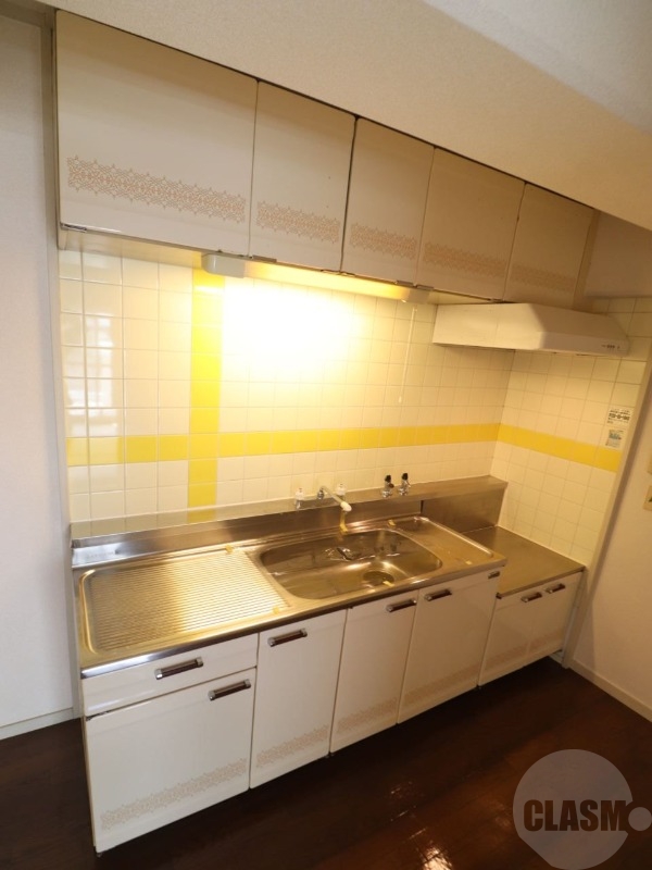 キッチン　収納豊富なキッチン