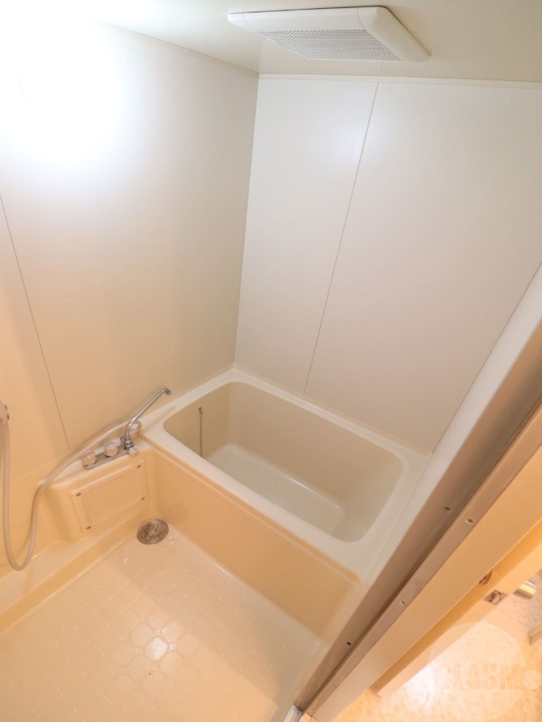 バス・シャワールーム　清潔感のあるバスルーム