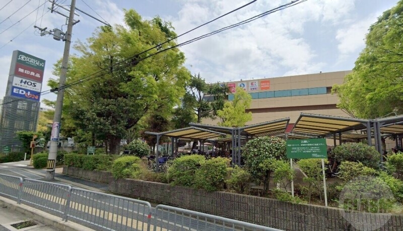 ショッピングセンター　トナリエ南千里アネックス（ショッピングセンター）まで985m