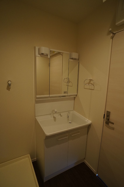 洗面設備　洗面台は人気の独立タイプ！毎日のお出かけ準備も楽チン☆