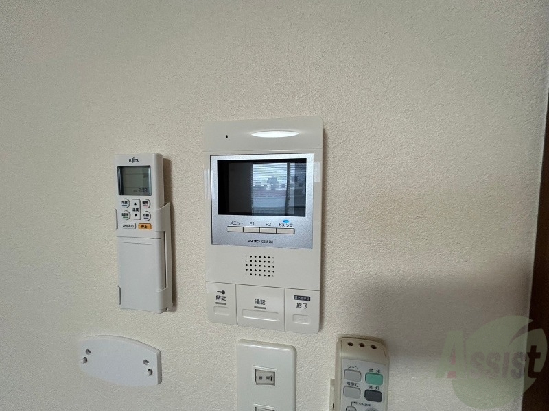 セキュリティ　モニタ付インターホンです。セキュリティ面も安心ですね！