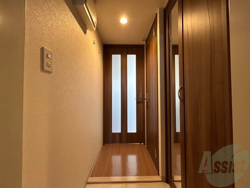 玄関　玄関です。ご覧の通り広々としていますね。