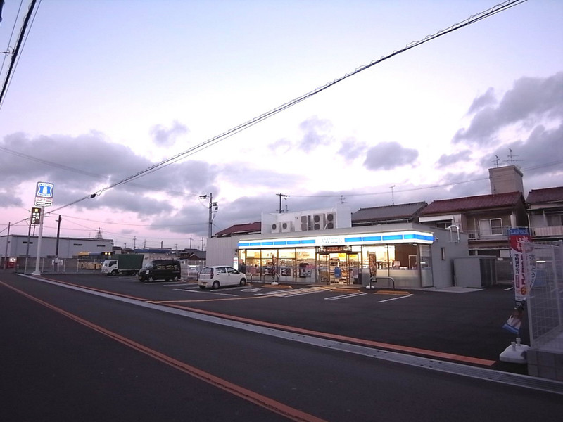 コンビニ　ローソン（コンビニ）まで200m
