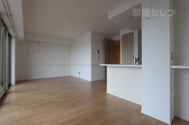 居室・リビング　床暖房付が設備として備わります。