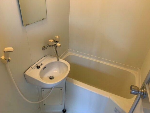 バス・シャワールーム　お風呂です