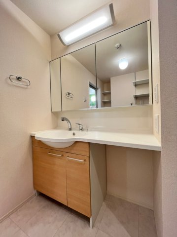 洗面設備　画像は別号室。ご参考にどうぞ