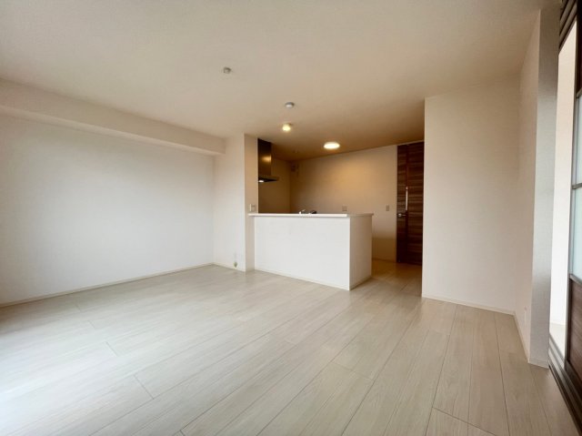 居室・リビング　画像は別号室。ご参考にどうぞ