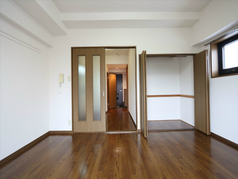 その他　洋室9.0帖　エアコン付　南向バルコニー