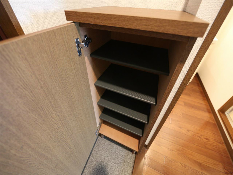 玄関　玄関　シューズボックス付