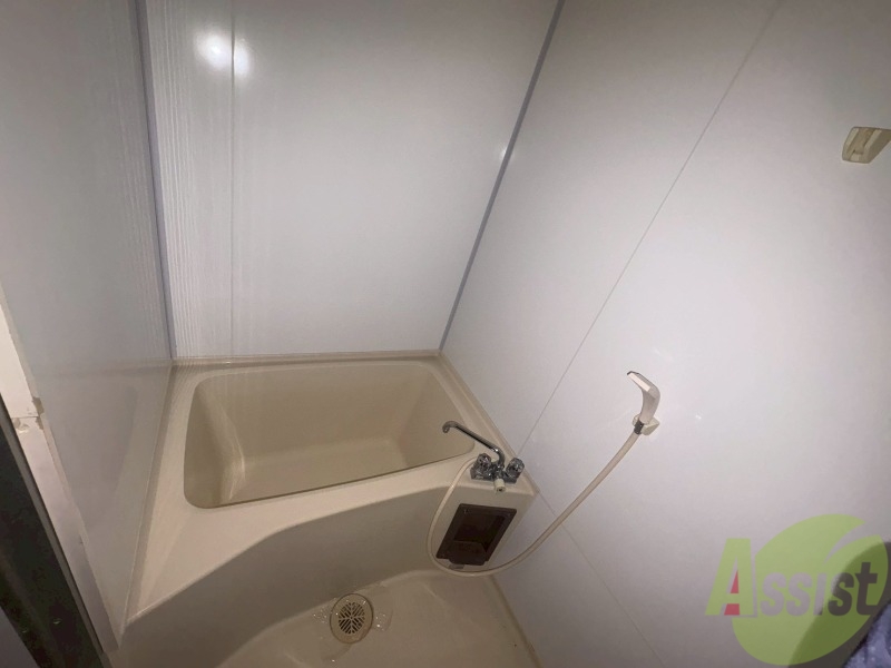 バス・シャワールーム　浴槽が広いので日々の疲れも癒されますね。