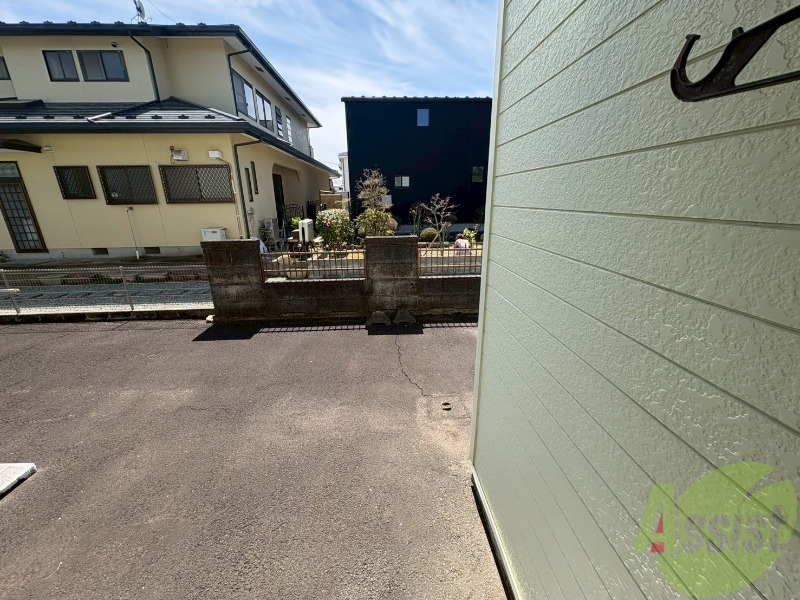 バルコニー　バルコニーに物干しがあるので洗濯物が干せます。