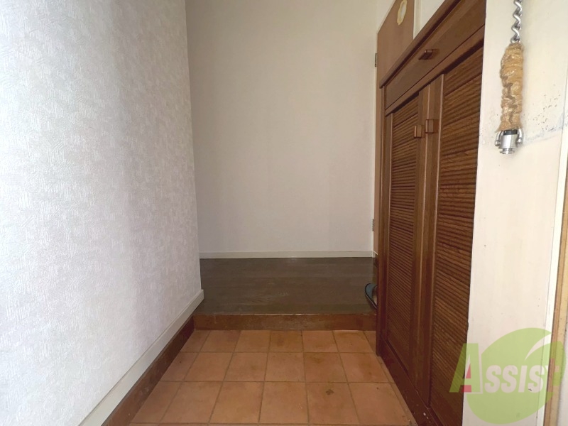 玄関　玄関が広く開放感があり風通しも良いです。