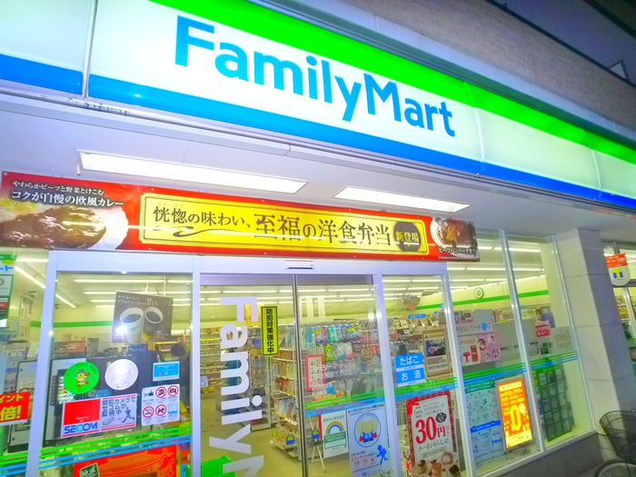 コンビニ　ファミリーマート（コンビニ）まで350m