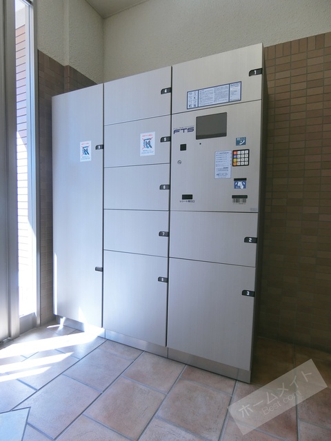 エントランス　宅配ボックス